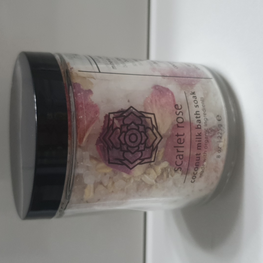 SOLD BN Hemlock Park Scarlet Rose Coconut Bath Soak 225g